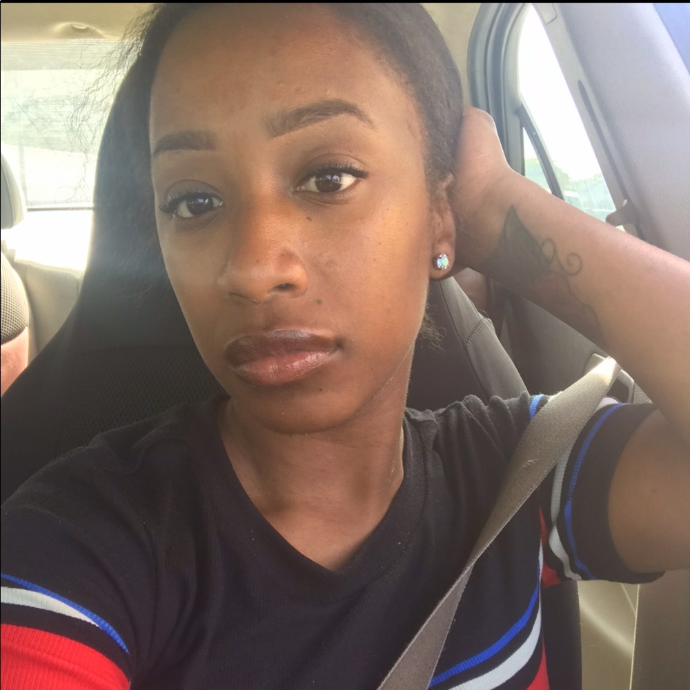 Meet your Posher, Deanndra